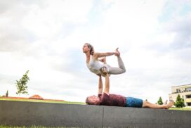 Julia weis & Christian Gieger Acroyogateachers